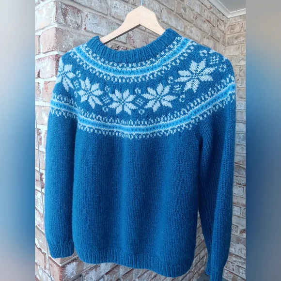 Handknit Wool Snowflake Fair Isle Sweater - Picture 7 of 7